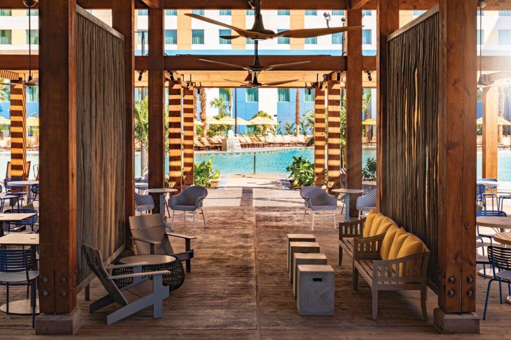 Universal Endless Summer Resort - Dockside Inn and Suites bar