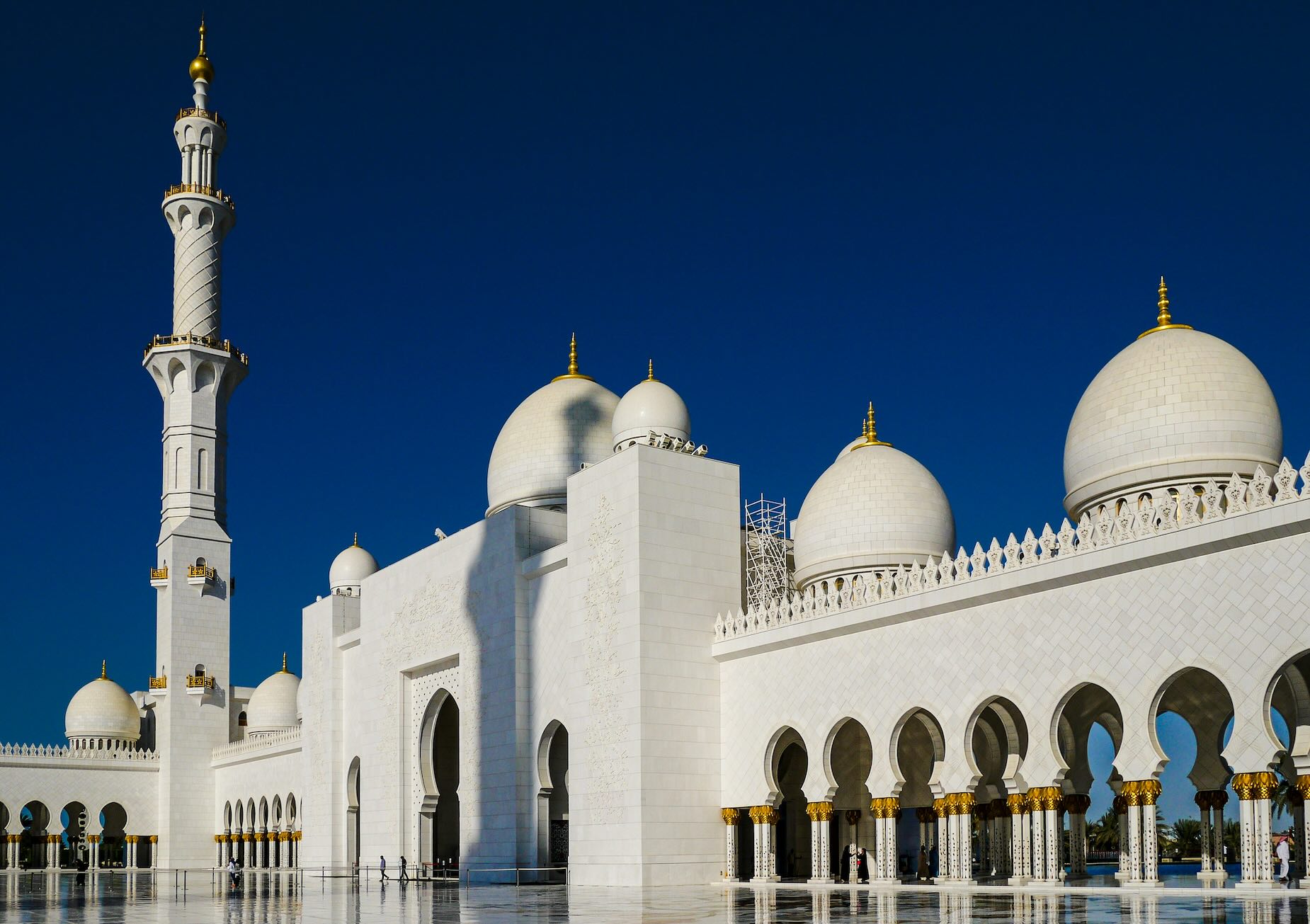 Abu Dhabi Sheikh Zayed Grand Mosque side view