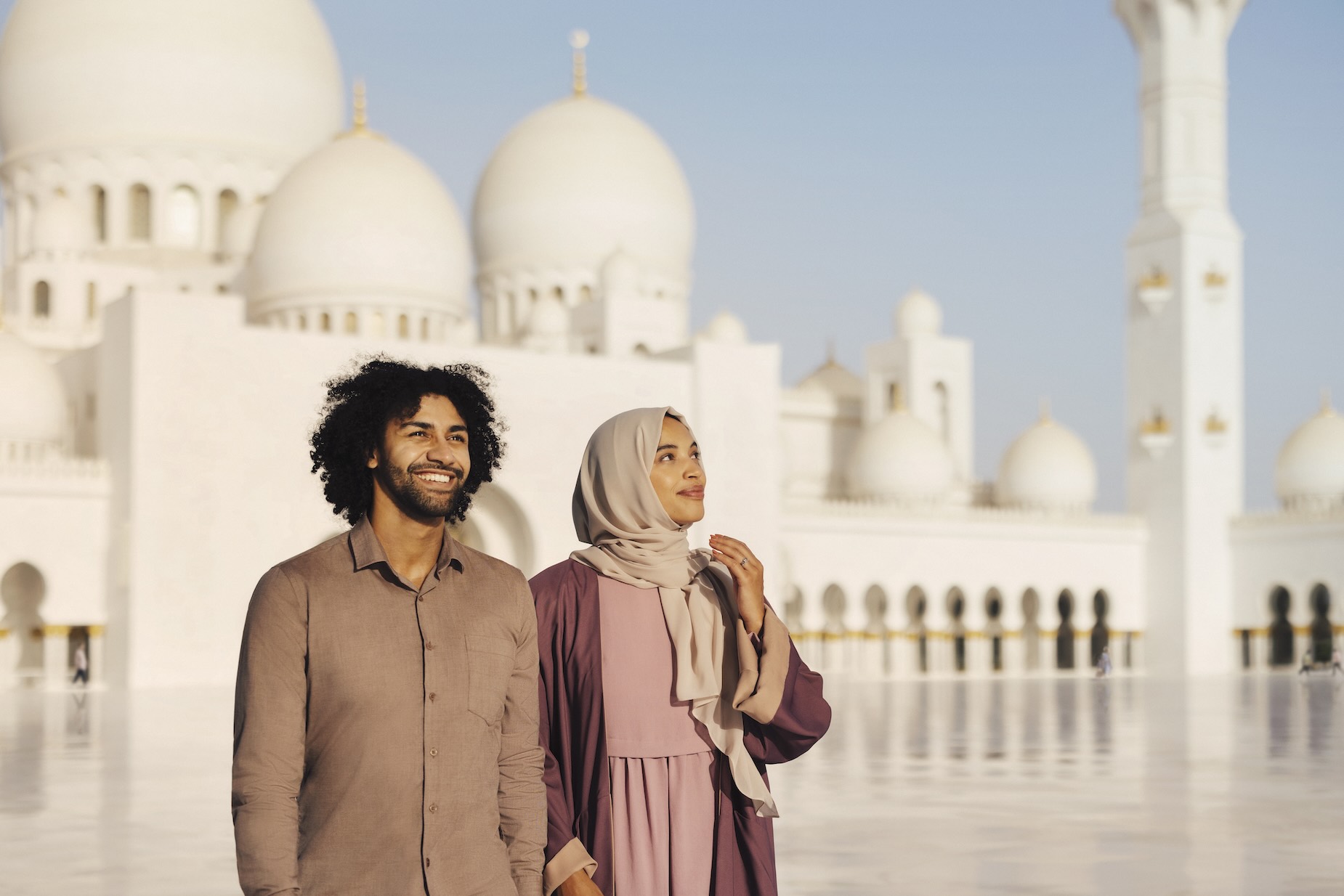 Abu Dhabi Sheikh Zayed Grand Mosque two people with mosque