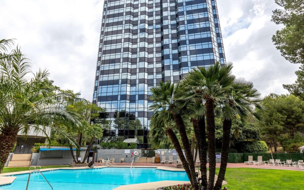 Hilton City Universal pool