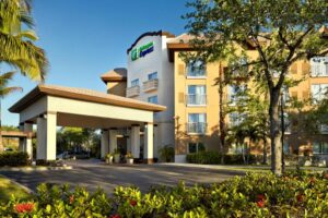 Holiday Inn Express & Suites Naples Downtown - 5th Avenue, an IHG Hotel ext