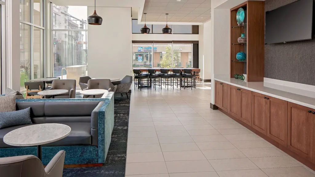 Hyatt Place Glendale lobby