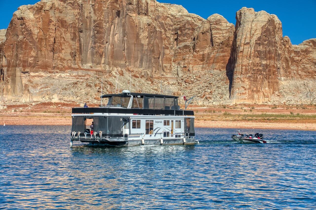 Lake Powell boat ride USA