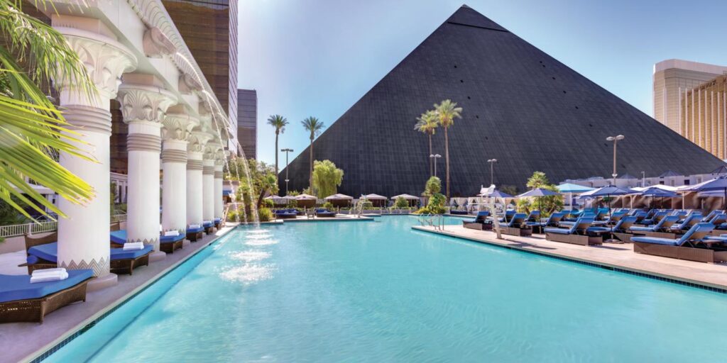 Las Vegas Luxor Hotel - swimming pool