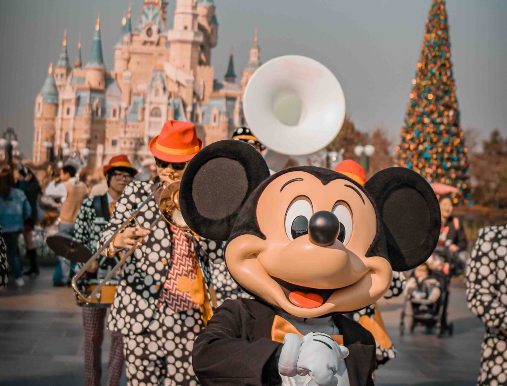 Shanghai Disneyland Mickey Mouse with Fanfare