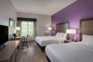 La Quinta Inn & Suites by Wyndham Visalia/Sequoia Gateway Hotel - Room
