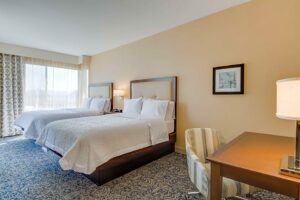Hampton Inn Glendale Los Angeles room