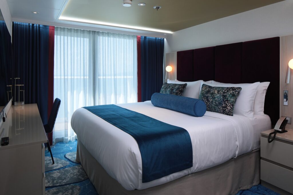 Suite Bedroom Icon of the Seas - Royal Caribbean International