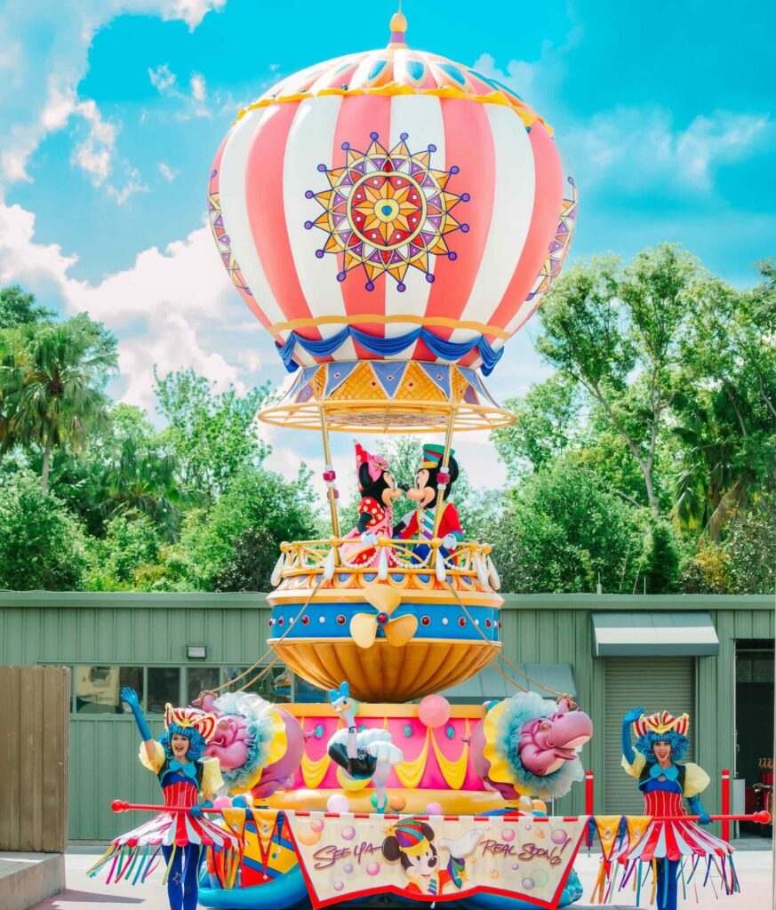 Parade Mickey & Minnie in Walt Disney World 