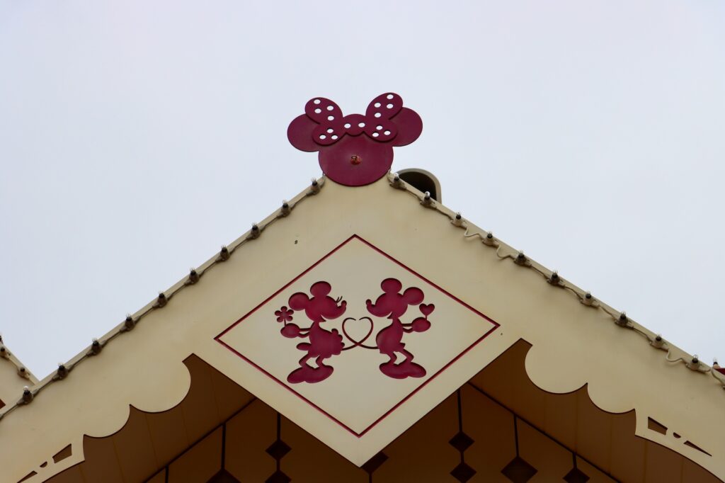 Mickey and Minnie in Disney Shanghai Façade for attractions