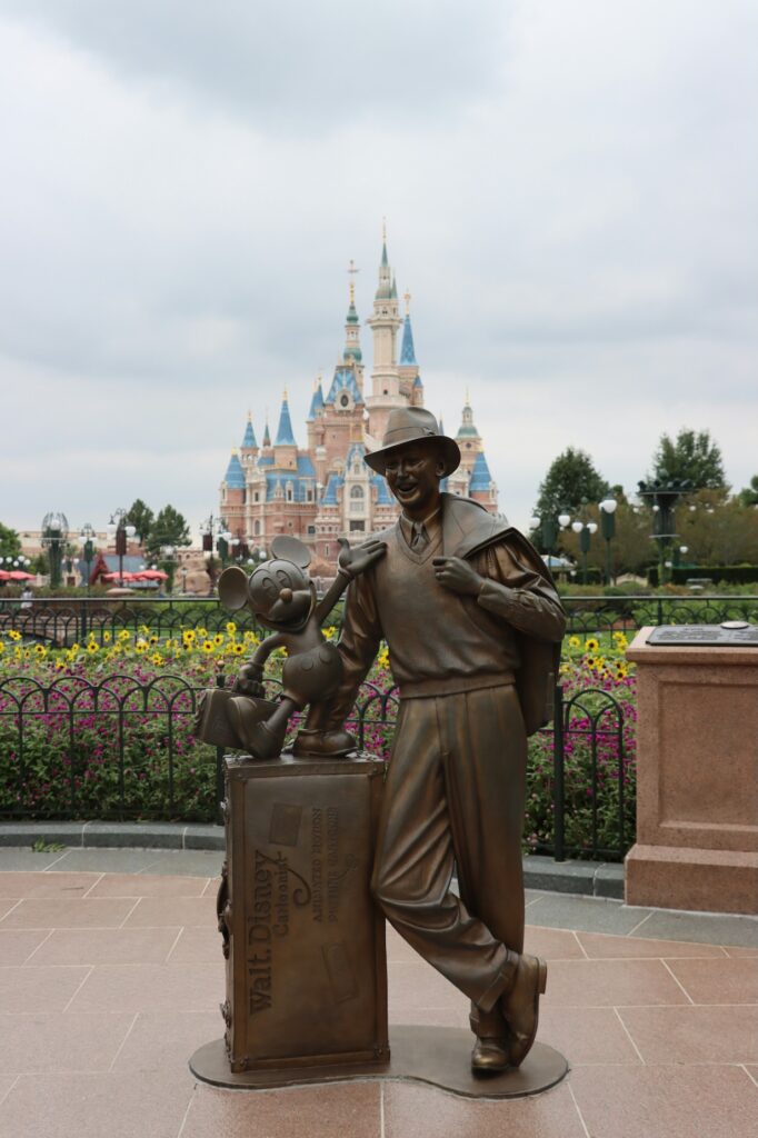 Walt statue with mickey in front of the castle in Shanghai, in Disney