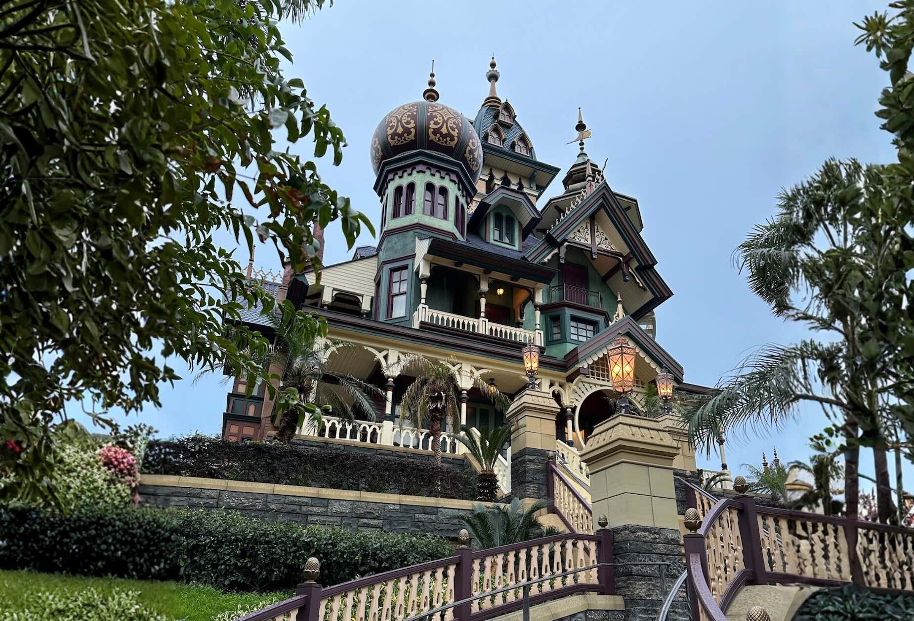 Mystic Manor Disney Hong Kong, vacation to the Disney parks Asia