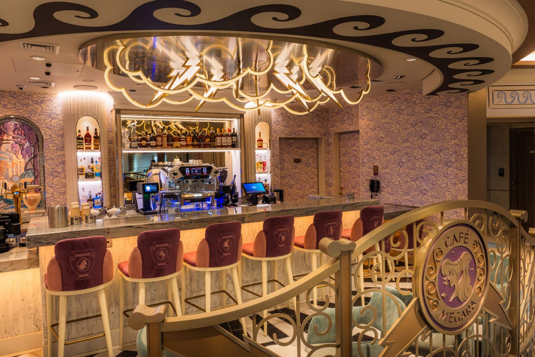 Cafe Megara op de Disney Destiny van de Disney Cruise Line