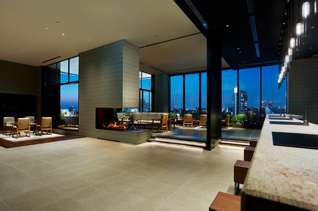 The lobby of Mitsui Garden Gotanda at night