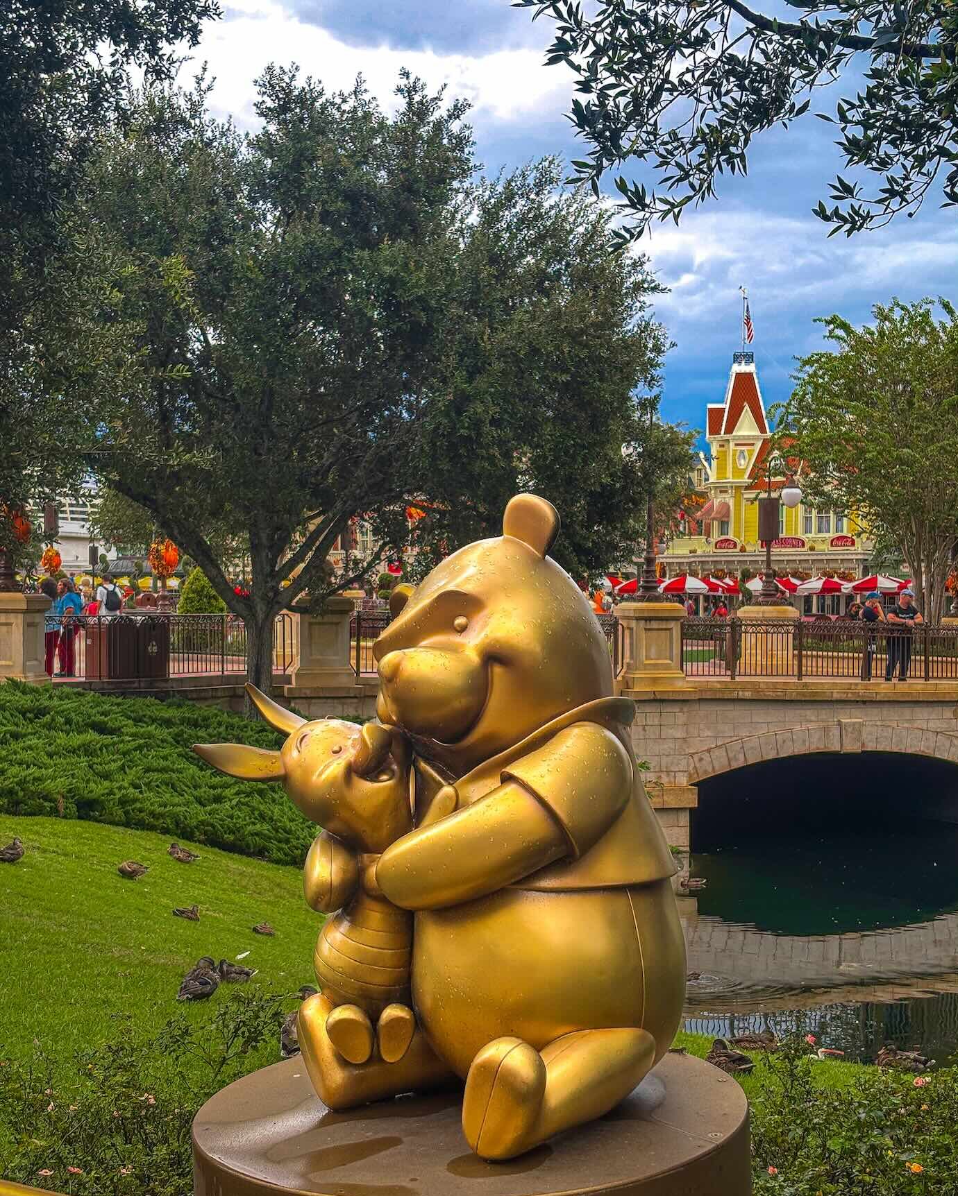 Pooh Magic Kingdom, statue in Walt Disney World
