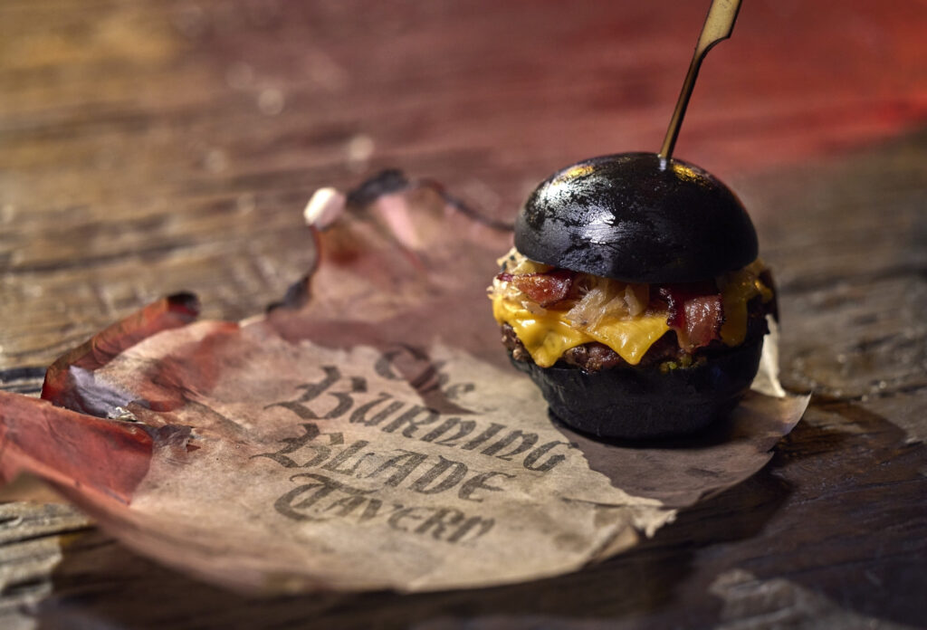 Universal Park Dark Universe zwarte hamburger